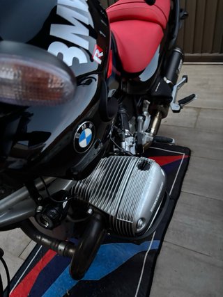 BMW R1150R Negra con Asiento Rojo
