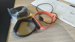 Dos smartband Negro y Naranja
