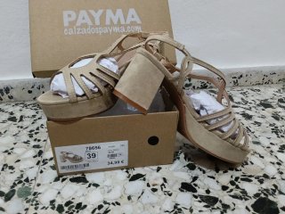 Zapatos de tacón beige/dorados sin estrenar