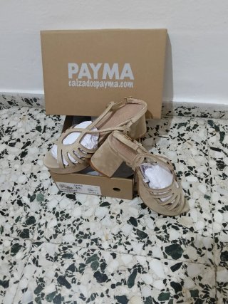 Zapatos de tacón beige/dorados sin estrenar