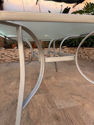 Tavolo da giardino con vetro temperato