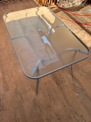 Tavolo da giardino con vetro temperato