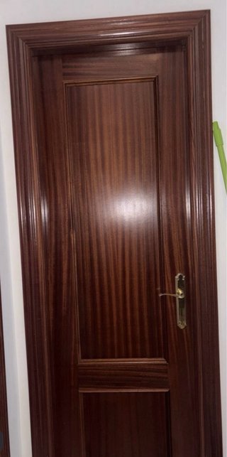 Puerta madera maciza con tapajuntas