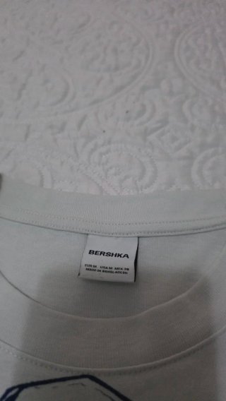 Camiseta Bershka graffiti