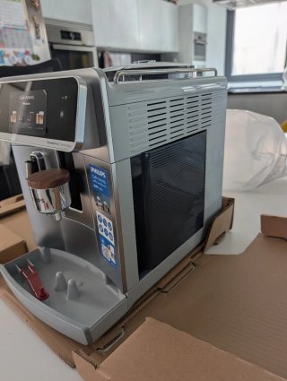 Cafetera Philips Aromis 8000 LatteGo Pro Exp.
