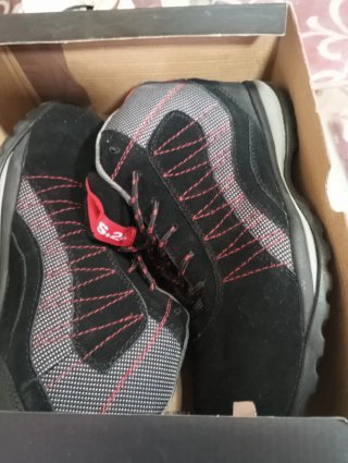 Botas de seguridad S24 negras y rojas