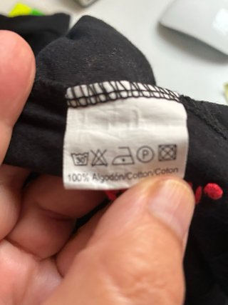 Falda Desigual Negra con Estampado