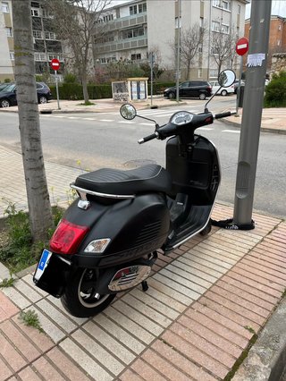 Piaggio Vespa GTS Super 125 IE Negra