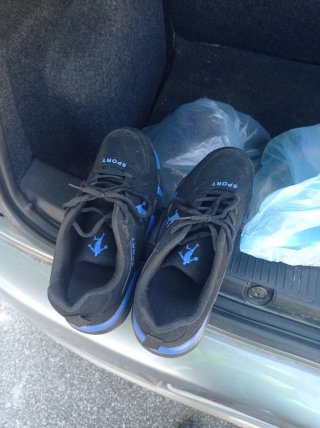 Scarpe firmate grigie e bianche