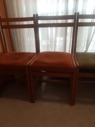 4 Sillas de Madera y Tela para Restaurar