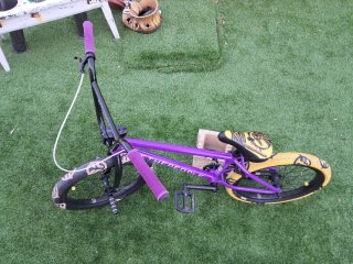 Bicicleta BMX WETHEPEOPLE Lila