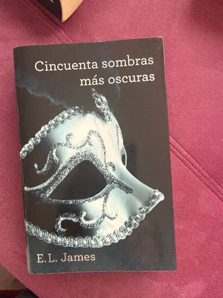 Más oscuro