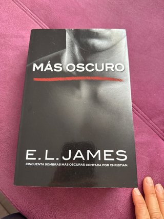 Más oscuro