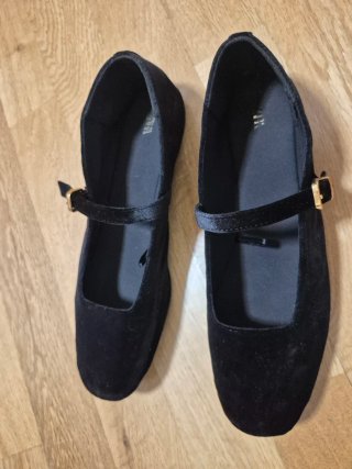 Zapatos planos terciopelo hebilla Zara