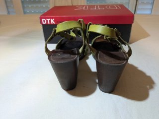 Sandalias tacón madera verde oliva DTK
