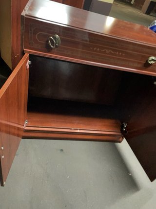 Mueble de armario empotrado de madera marrón
