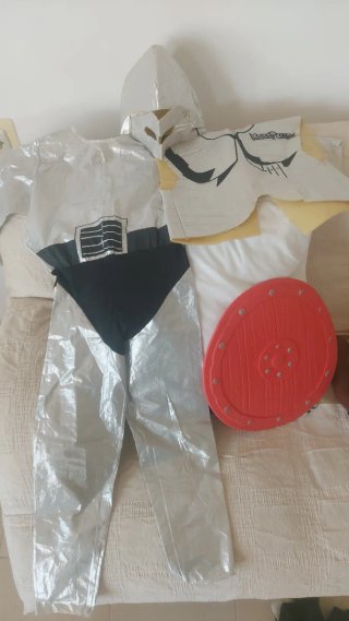 Disfraz Robot Plateado con Escudo