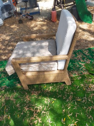 Sillón de ratán beige