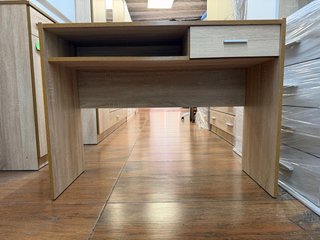 Mesa de estudio con cajón