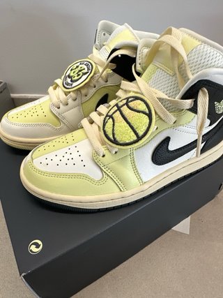 Nike Air Jordan 1 Mid SE
