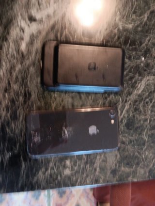 iPhone 7 Negro Roto sin cable para carga batería.