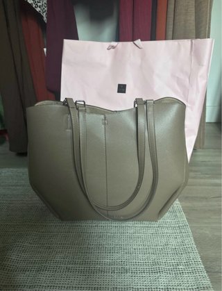Bolso de mano color topo
