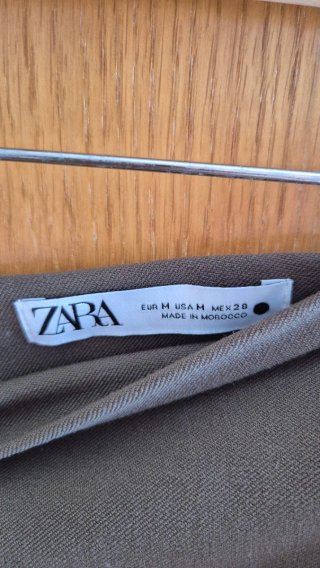 Falda Zara verde oliva fruncida