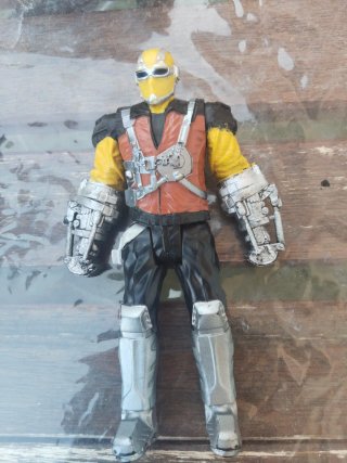 Figura Articulada Spiderman Negro Dorado y robot