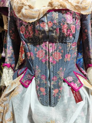 Traje Fallera Talla 44 leer bien descripción