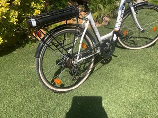 Bicicleta Eléctrica Wayscral Blanca en Sitges