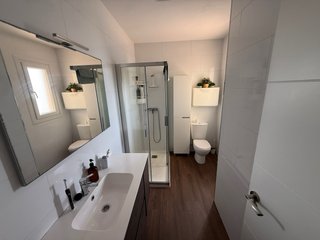 HABITACIÓN AMPLIA CON VISTAS AL MAR Y GASTOS INC