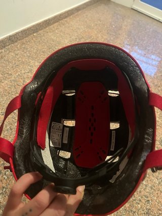 Casco de bici rojo