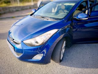 Hyundai Elantra Azul