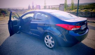 Hyundai Elantra Azul