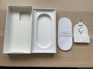 Caja iPhone 16 Pro