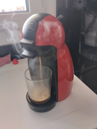 Cafetera Dolce Gusto Roja