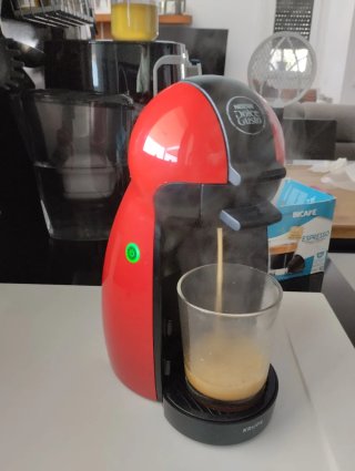 Cafetera Dolce Gusto Roja