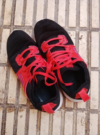 Zapatillas Adidas Talla 37 Negras y Rojas