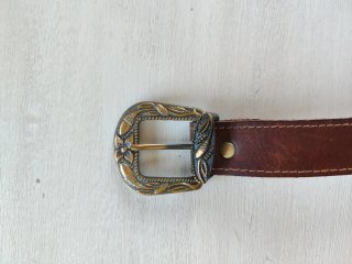 Cinturón de cuero labrado