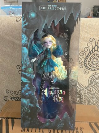 Monster High Skulltimate Lagoona Blue