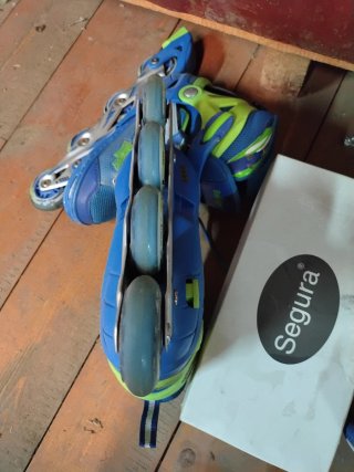 Patines en línea azules con luces