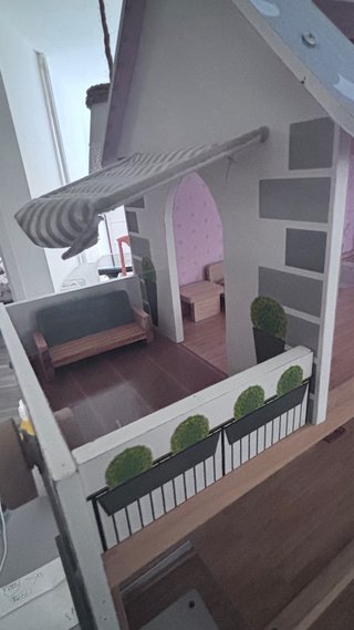 Casa de muñecas de madera