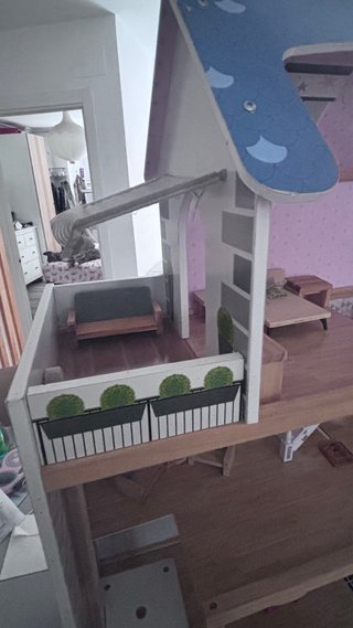 Casa de muñecas de madera