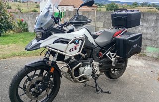Moto Adventure Blanca y Negra