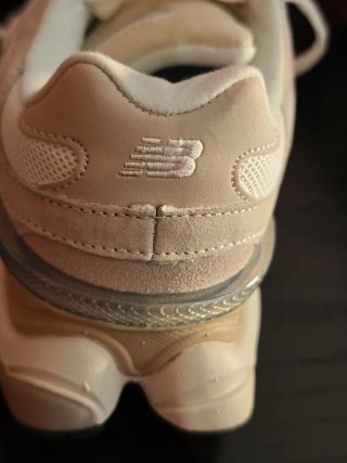 Zapatillas New Balance 9060 Crema