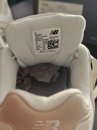 Zapatillas New Balance 9060 Crema