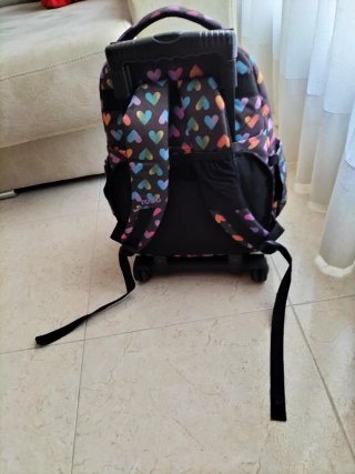 Mochila Totto con ruedas y diseño de corazones