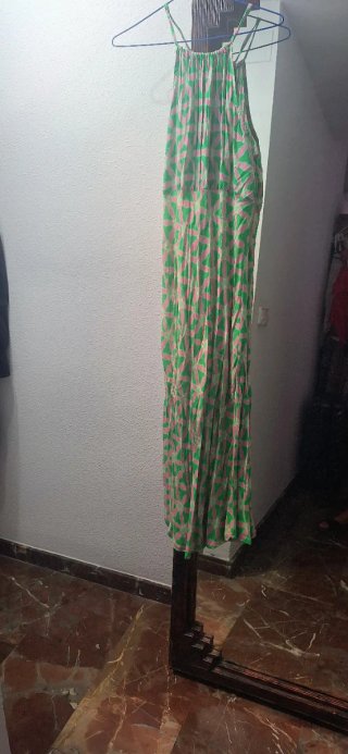 Vestido Carla di Carla estampado. Cuello halter.