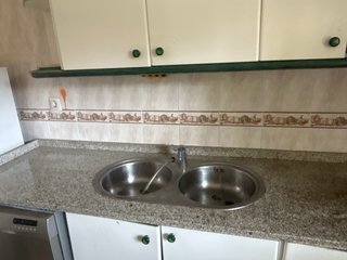 Encimera de granito gris y blanco