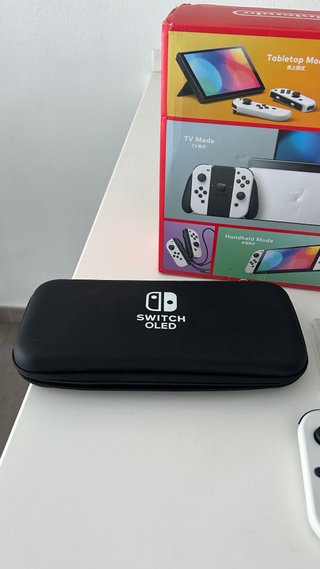 Nintendo Switch OLED Blanca + 4 joycon +accesorios